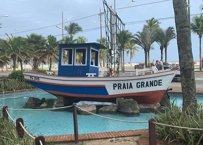 Apartamento Na Praia Grande A 200 Metros Da Praia, Confortavel Espacoso Wifi 350 Mega Tv Claro, Otima Localizacao