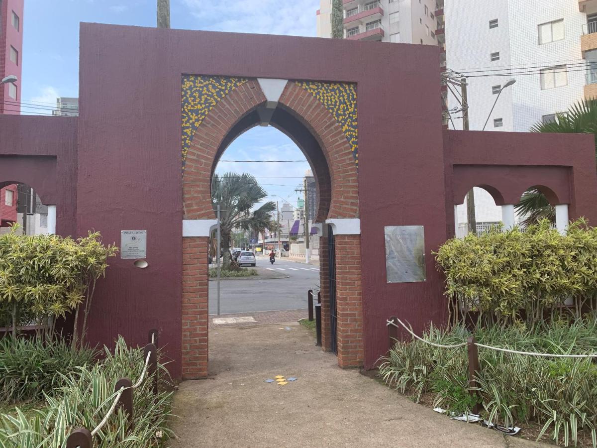 Grande: Spacious Beachfront Comfort With High-speed Wi-fi Apartment Praia Grande (Santos)