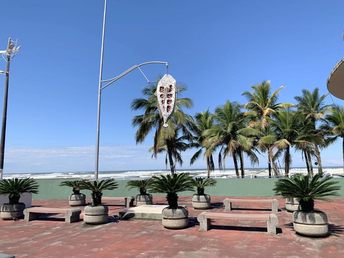 Apartment Grande: Spacious Beachfront Comfort With High-speed Wi-fi Praia Grande (Santos)